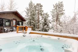 Luxury Mountain Cabin with Views, Hot Tub, Fire Pit, by Forest & Peak Retreats