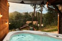 Mountain View Bungalow - Private Hot Tub