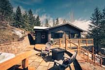 Luxury Mountain Cabin with Views, Hot Tub, Fire Pit, by Forest & Peak Retreats
