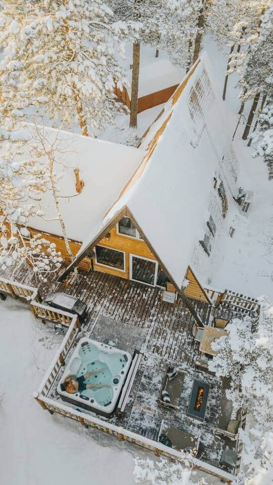 Secluded Cabin: Hot Tub, Large Deck & Fire Pit
