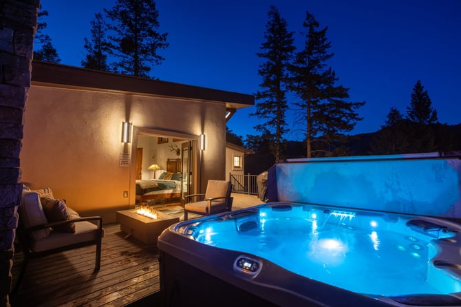 The Art of the Evening: Why Our Outdoor Spaces Define Your Pikes Peak Getaway